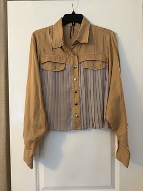 Pleated Two-Tone Button-Down Shirt in Tan & Beige